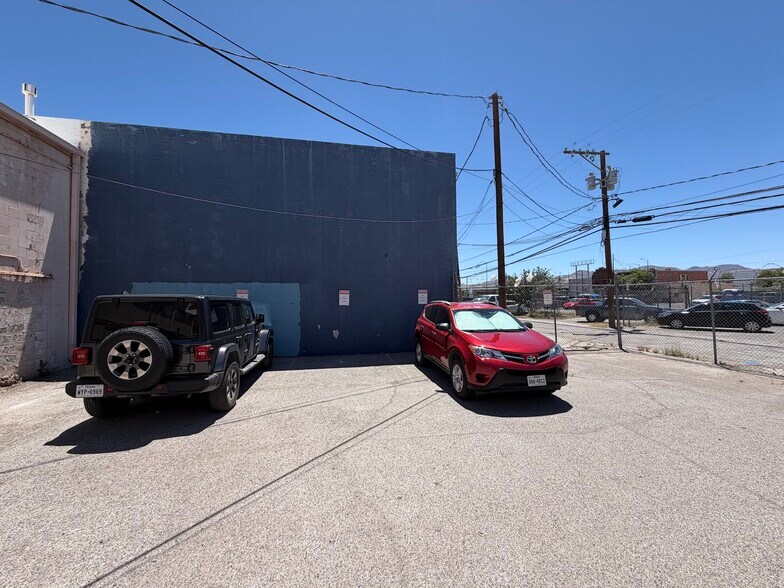 More Photos Of 321-403 S El Paso St, El Paso Storefront For Lease