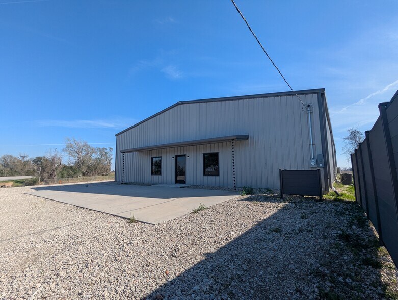 More Photos Of 7245 FM 1006 Rd, Orange Warehouse For Lease