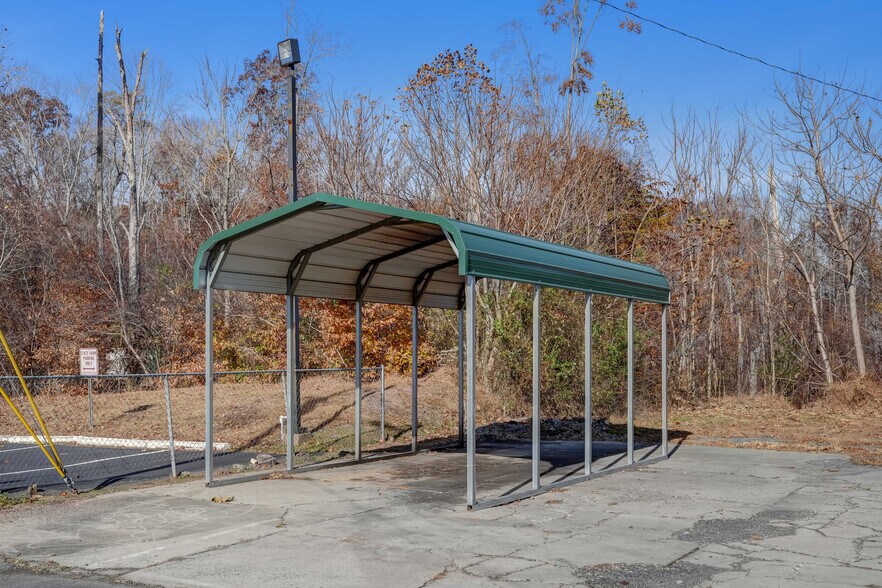 More Photos Of 247 W Kings Hwy, Eden Storefront Retail Office For Sale