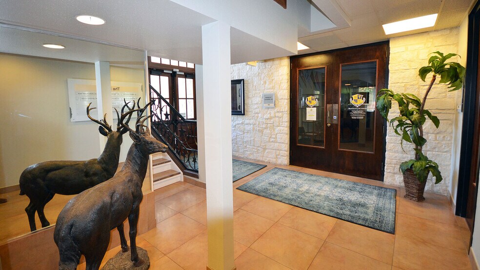 More Photos Of 7035 Bee Caves Rd, Austin Loft Creative Space For Lease