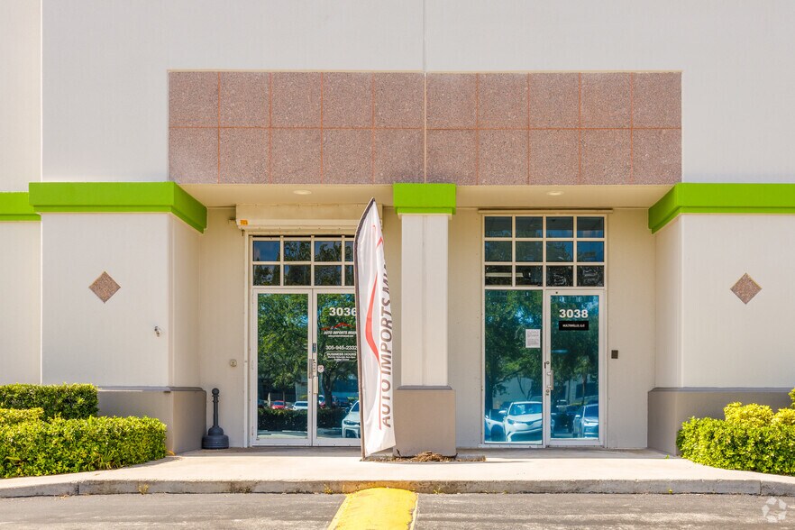 More Photos Of 3030-3044 SW 42nd St, Fort Lauderdale Warehouse For Lease