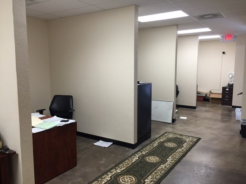More Photos Of 14624 Metro Plaza Blvd, Edmond Warehouse For Lease