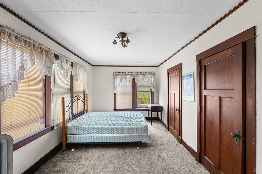 More Photos Of 1302 Main st, Saint Cloud Restaurant For Sale