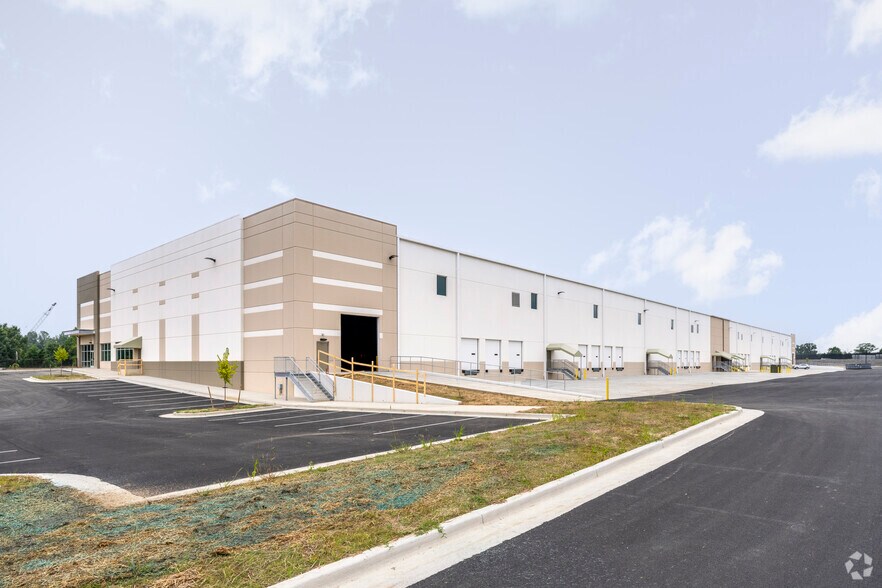 More Photos Of 6401 Foxley Rd, Upper Marlboro Distribution For Lease