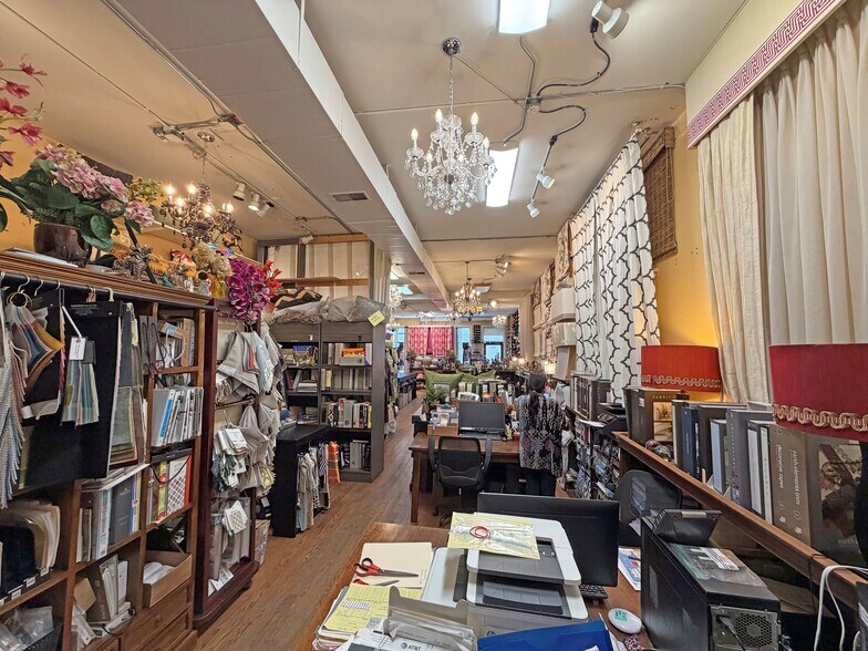 More Photos Of 3722 N Lincoln Ave, Chicago General Retail For Sale