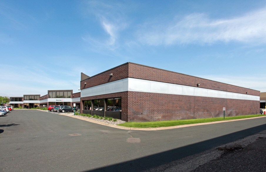 More Photos Of 6701 Parkway Cir, Brooklyn Center Showroom For Lease