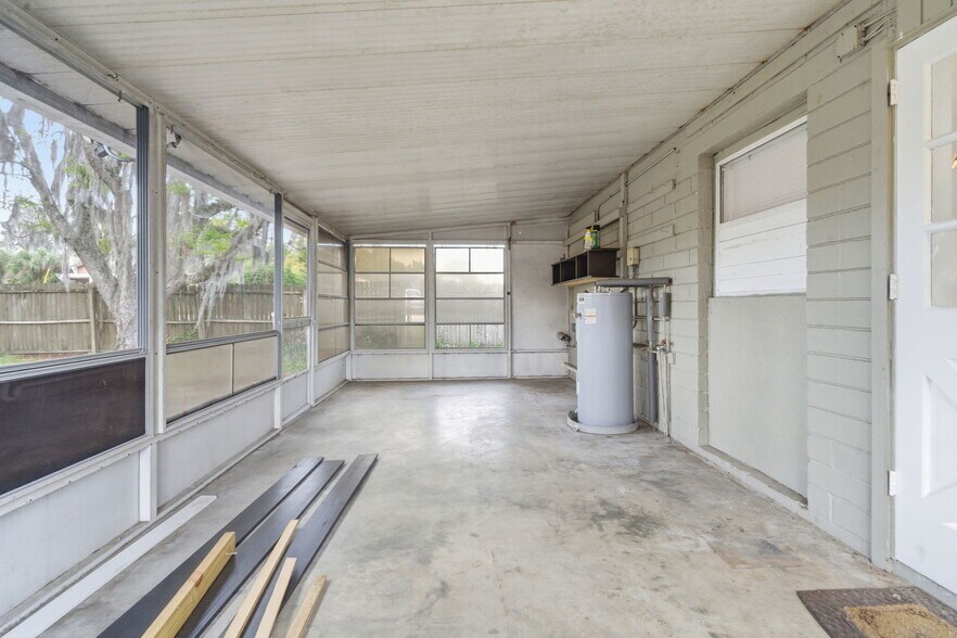More Photos Of 1030 Camphor Ln, Deland General Retail For Sale
