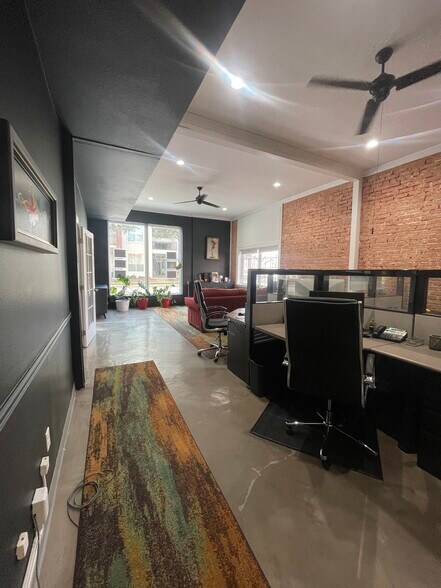 More Photos Of 1722 N Hall St, Dallas Storefront Retail Office For Lease