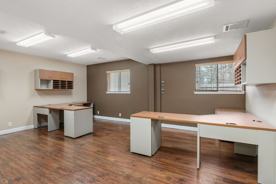 More Photos Of 2200 Sciaaca Rd, Spring Office For Sale