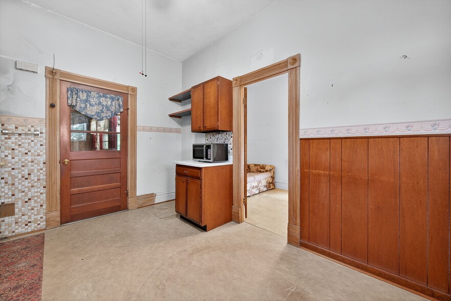 More Photos Of 222 W Saint Louis St, Pacific Office For Sale