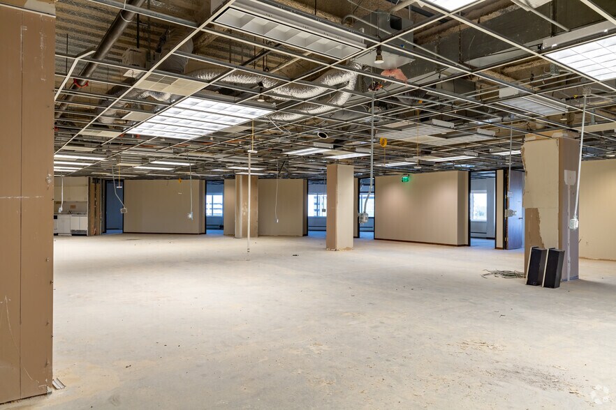 More Photos Of 801-803 W Big Beaver Rd, Troy Office For Lease