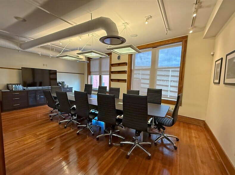 More Photos Of 222 Capitol St, Charleston Storefront Retail Office For Sale