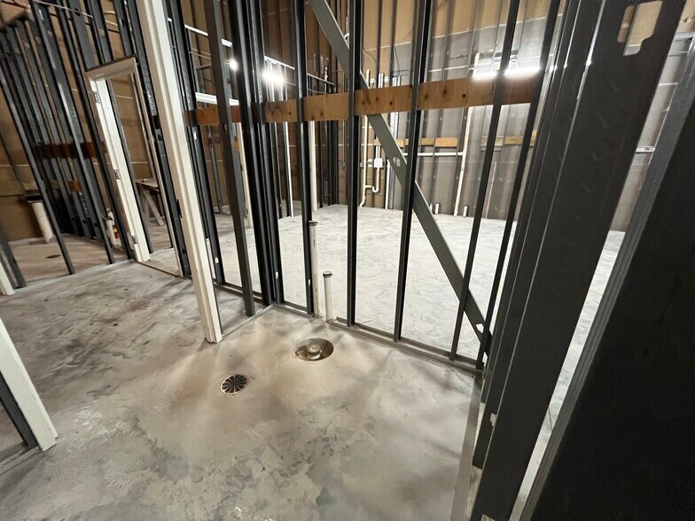 More Photos Of 6221 S Western Ave, Sioux Falls General Retail For Lease