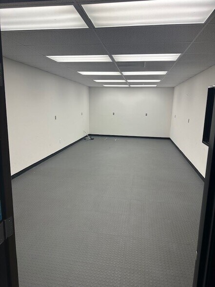 More Photos Of 2898 Montecito Rd, Ramona Airplane Hangar For Sale