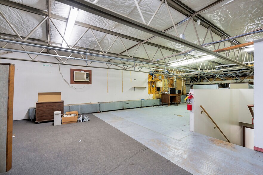 More Photos Of 3050 6th St SW, Cedar Rapids Warehouse For Lease