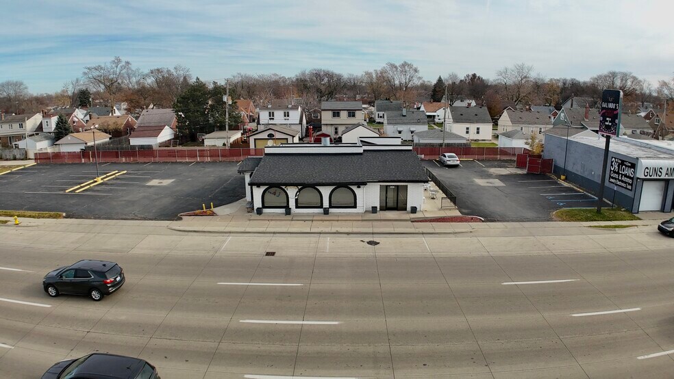 More Photos Of 1297 Fort St, Wyandotte Restaurant For Sale