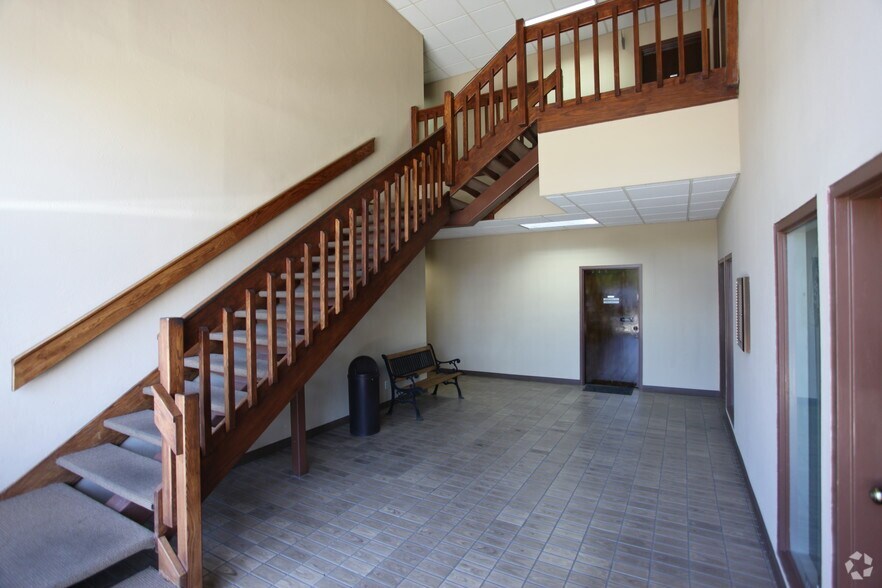 More Photos Of 450 Rosewood Ave, Camarillo Office For Lease