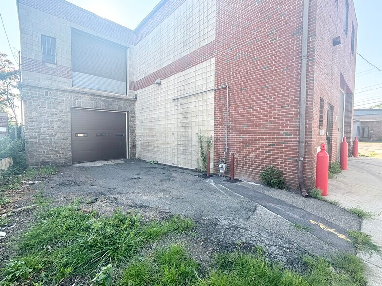 More Photos Of 11 Marlboro St, Malden Warehouse For Lease