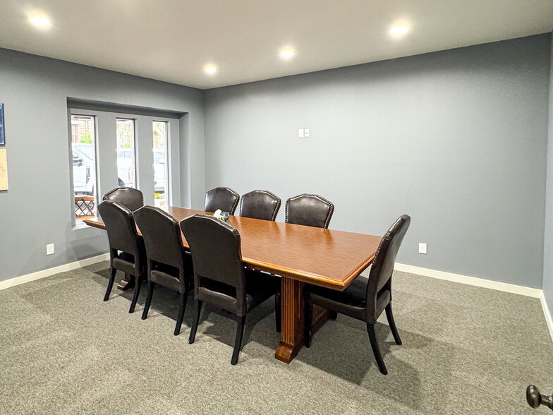 More Photos Of 119 E 2nd St, Hallettsville Office For Lease