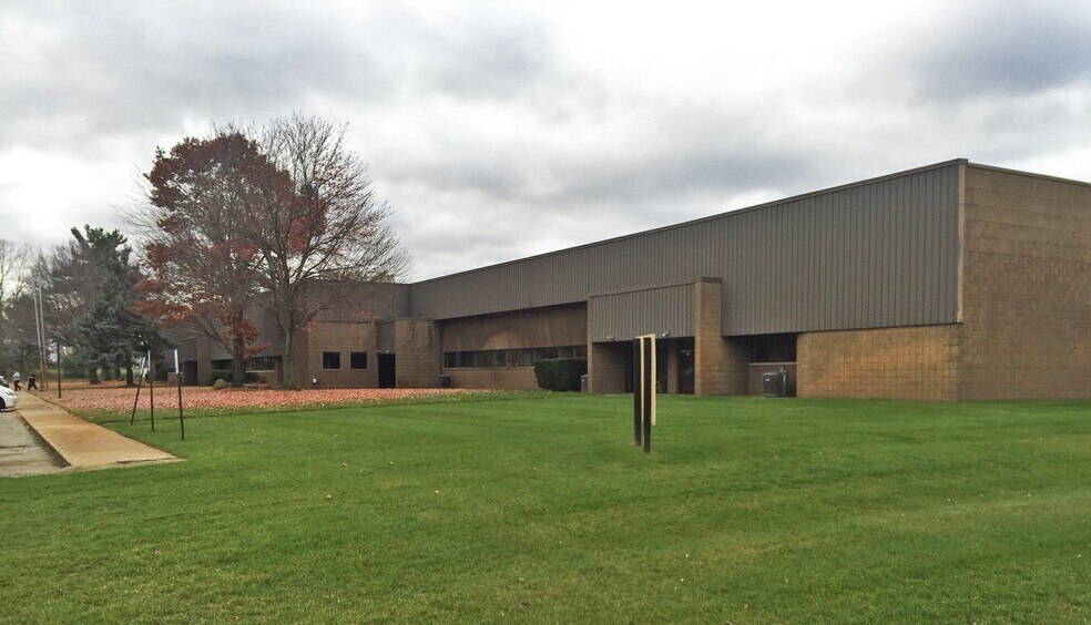 Primary Photo Of 3151-3181 Ridgeway Ct, Commerce Township Manufacturing For Lease