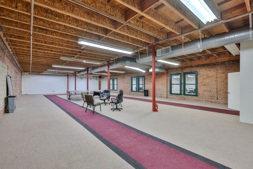 More Photos Of 400 E 4th St, Santa Ana General Retail For Lease