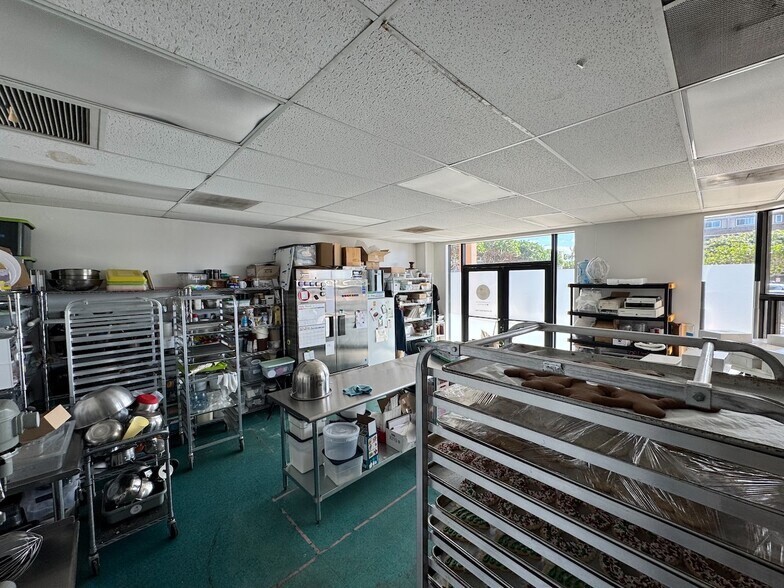 More Photos Of 140 Hoohana St, Kahului Office For Lease
