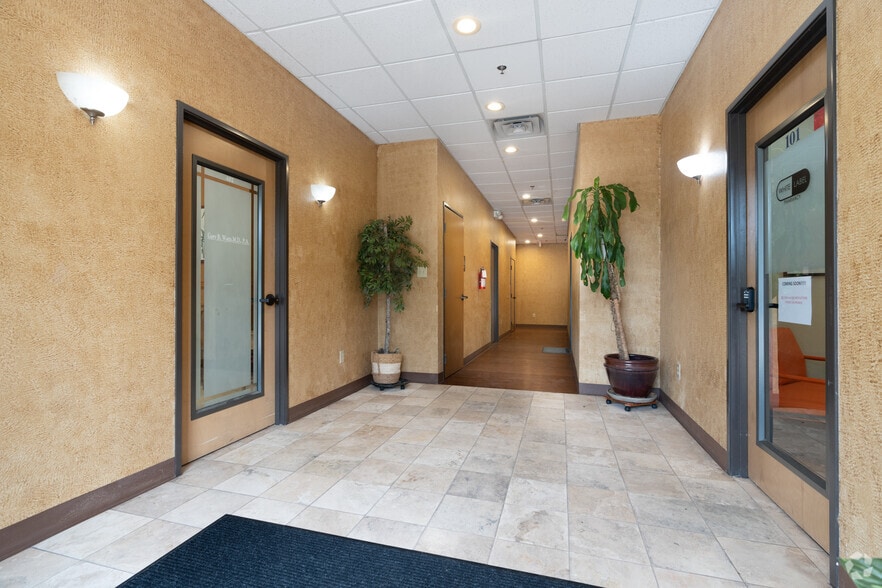 More Photos Of 2921 Country Club Rd, Denton Unknown For Lease