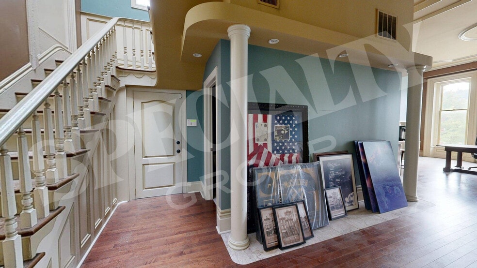 More Photos Of 1805 E Carson St, Pittsburgh Bar For Sale