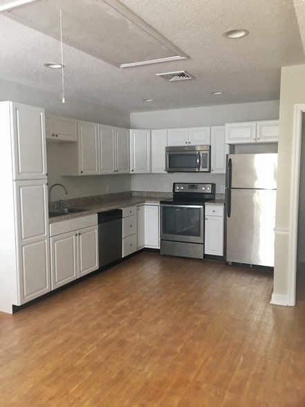 More Photos Of 172-184 Follins Ln, Saint Simons Island Office For Lease