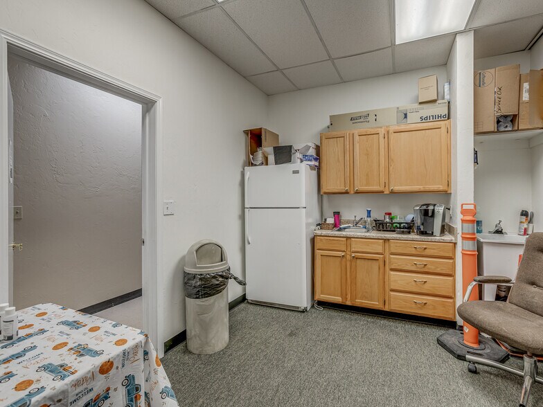 More Photos Of 430 N Berry Rd, Norman Medical For Sale