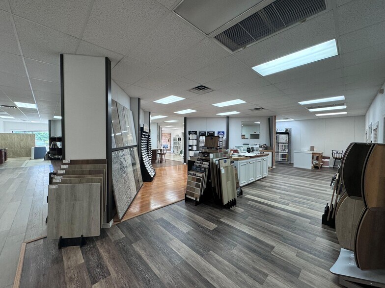 More Photos Of 1004 Spring Cypress Rd, Spring Showroom For Sale