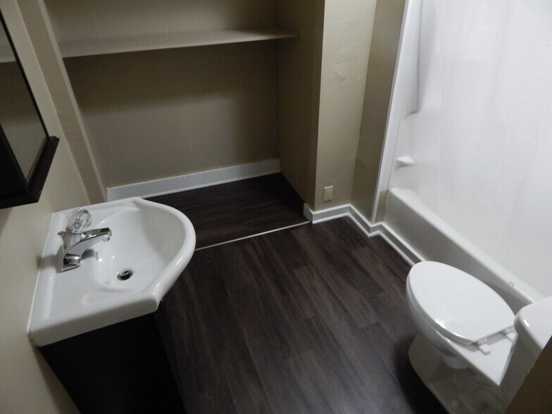More Photos Of 953 Desoto St, Saint Paul Apartments For Sale