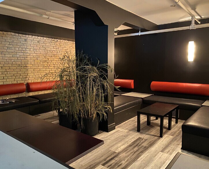 More Photos Of 45 King St, London General Retail For Lease