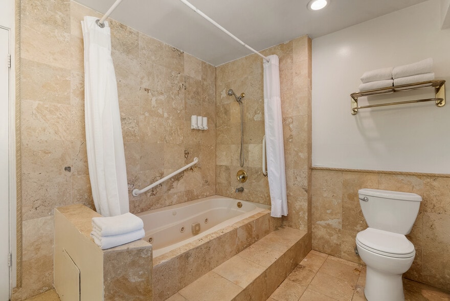 More Photos Of 690-696 South Coast Highway, Laguna Beach Hotel For Sale