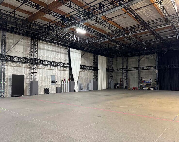 More Photos Of 330 S Alameda St, Los Angeles Light Manufacturing For Sale