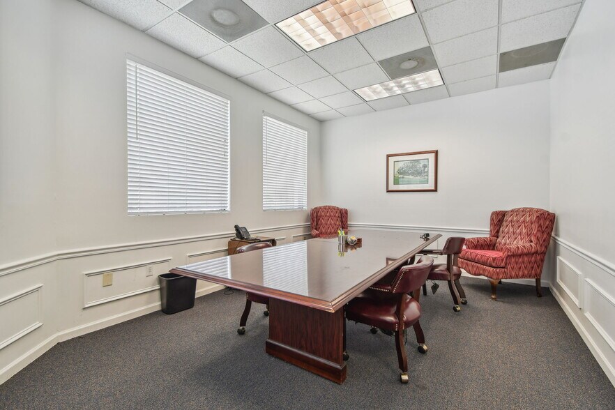 More Photos Of 10901 Danka Cir N, Saint Petersburg Office For Sale