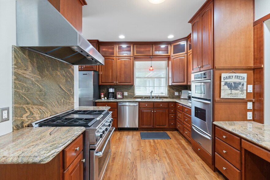 More Photos Of 53447 Highway 290, Hempstead Specialty For Sale