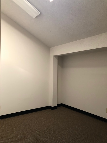 More Photos Of 17300 El Camino Real, Houston Office For Sale