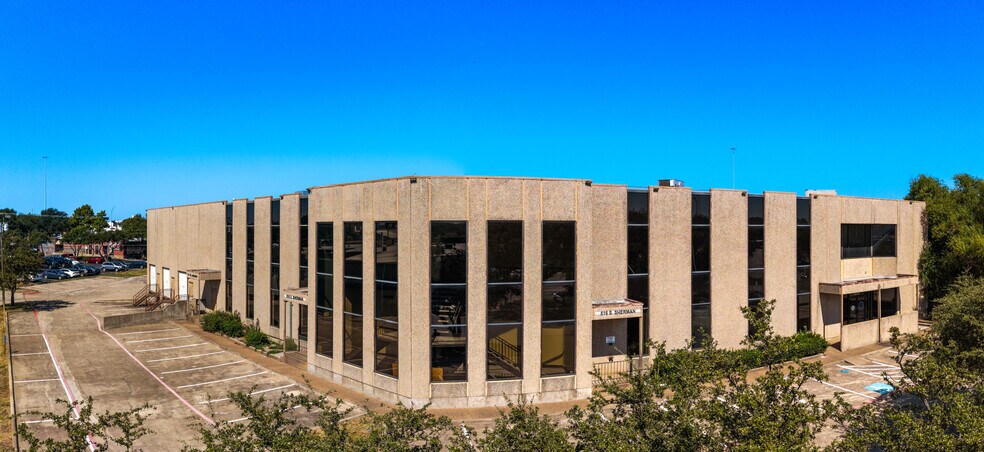 More Photos Of 616 S Sherman St, Richardson Flex For Sale