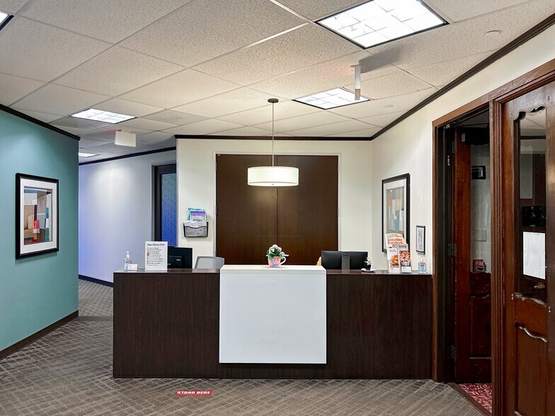 More Photos Of 950 Echo Ln, Houston Coworking Space