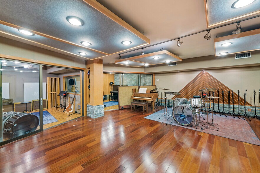 More Photos Of 2108-2116 Pico Blvd, Santa Monica Loft Creative Space For Sale