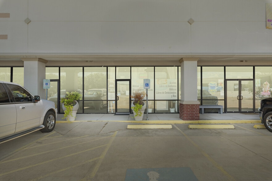 More Photos Of 301 Vista Rd, Pasadena Storefront For Lease