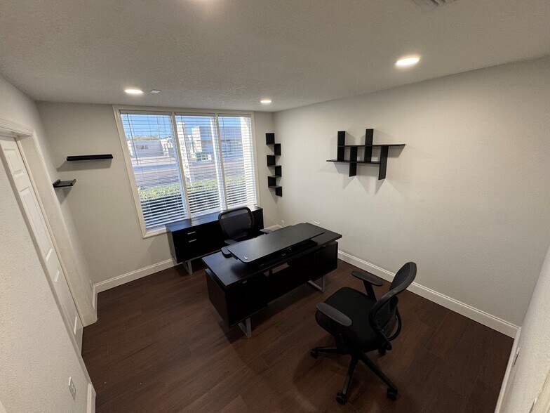 More Photos Of 641 W Fairbanks Ave, Winter Park Office For Lease