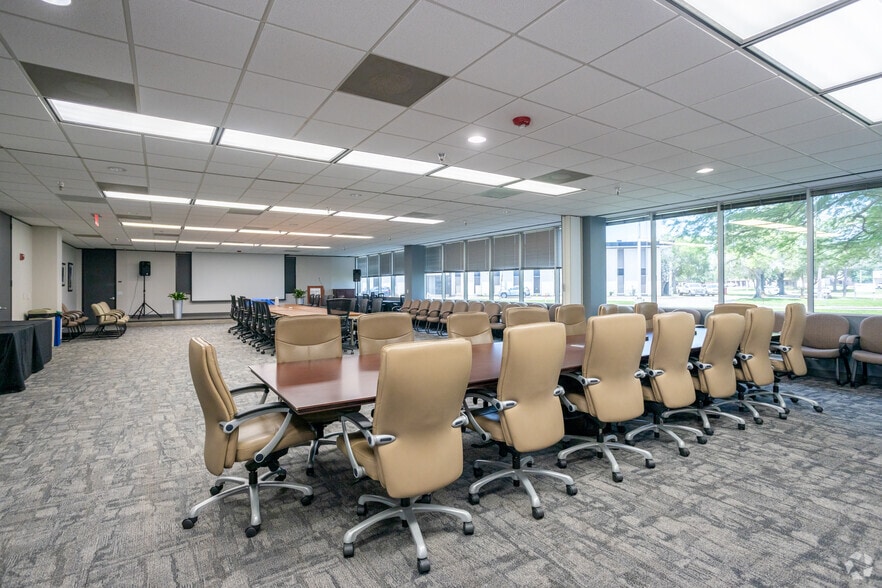 More Photos Of 1150 Gemini St, Houston Office For Lease