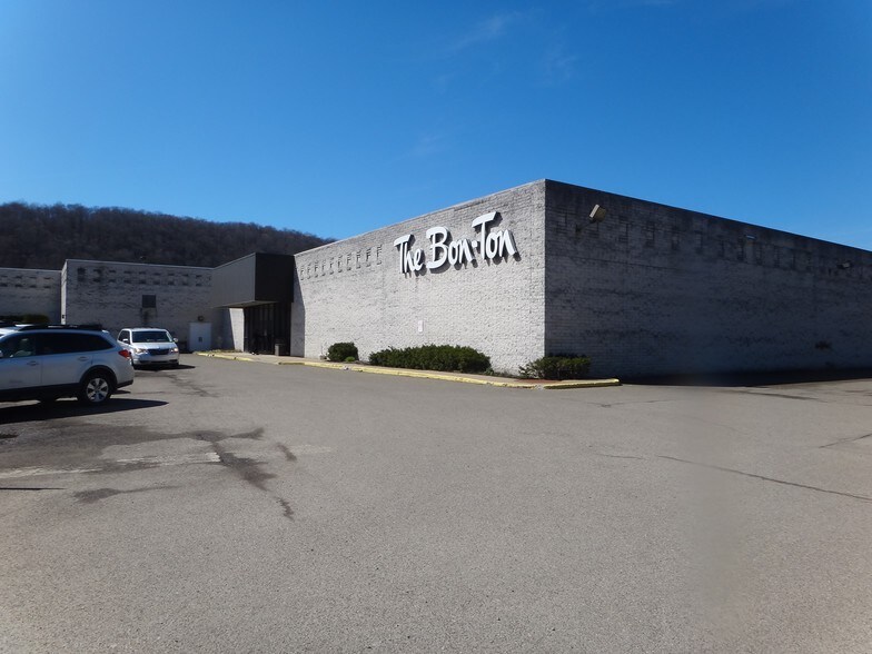 More Photos Of 1666 Market St Ext, Warren General Retail For Lease