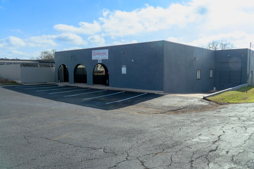More Photos Of 3911 Woodbury Dr, Austin Warehouse For Lease
