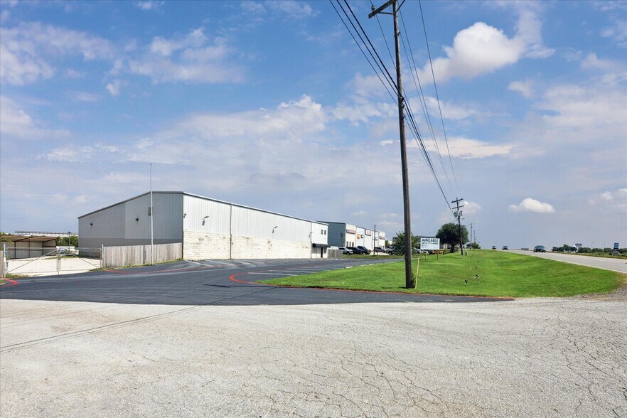 More Photos Of 16806 I-35 S, Buda Showroom For Lease