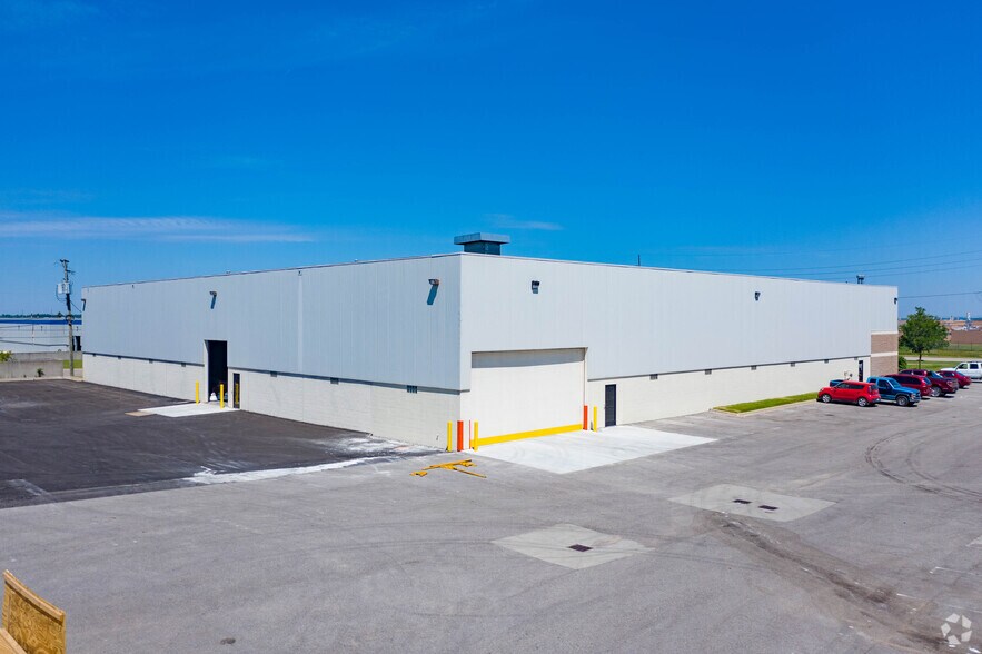 More Photos Of 2046 Brown Rd, Auburn Hills Warehouse For Lease