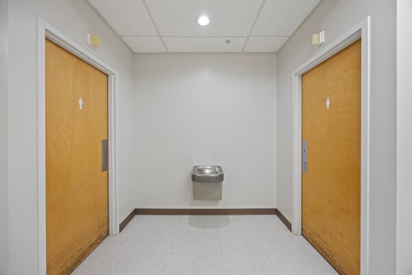 More Photos Of 4520 Military Rd, Niagara Falls Office For Sale