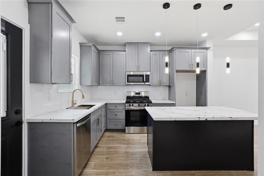 More Photos Of 5515 Elm Springs Dr, Houston Apartments For Sale